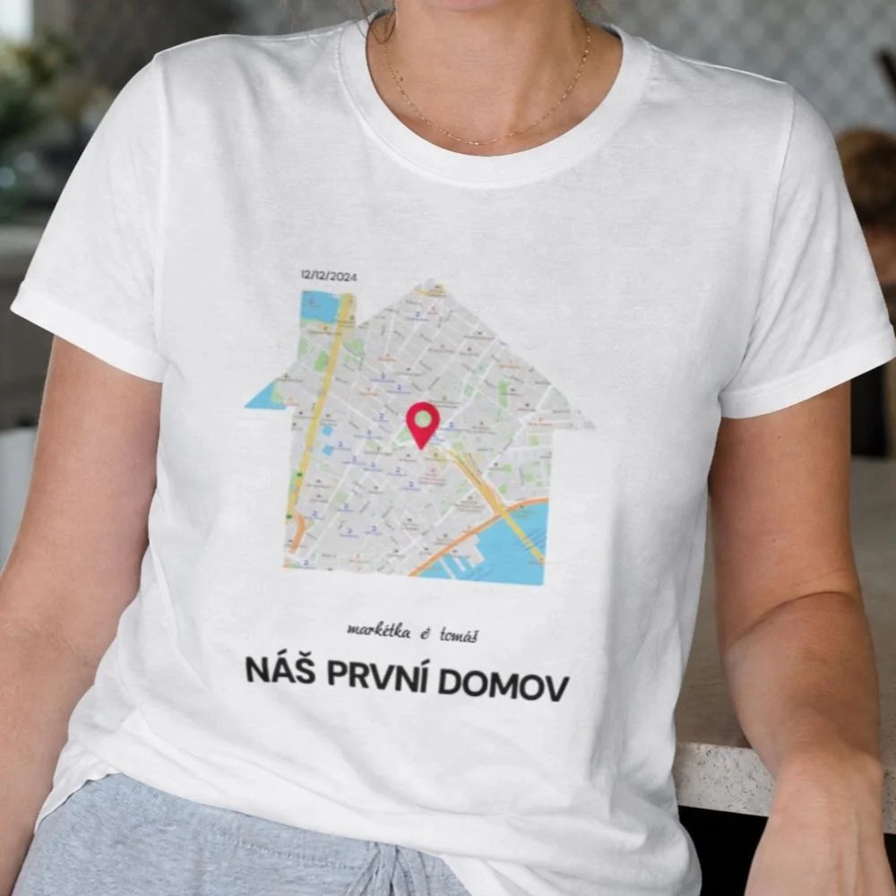 DÁMSKÉ TRIČKO s motivem RODINA TADY TO ZAČALO (vyberete tvar mapy, místo, doplníte texty)